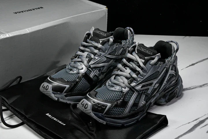 Runner 'Dark Grey Black'