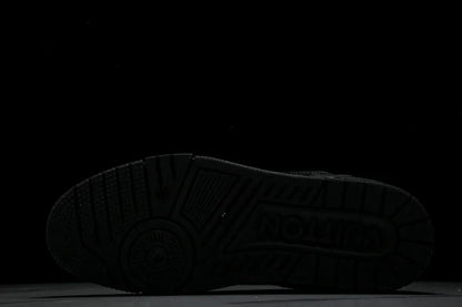 Louis Vuittоп Trainer Low 'Black Embossed Signature'
